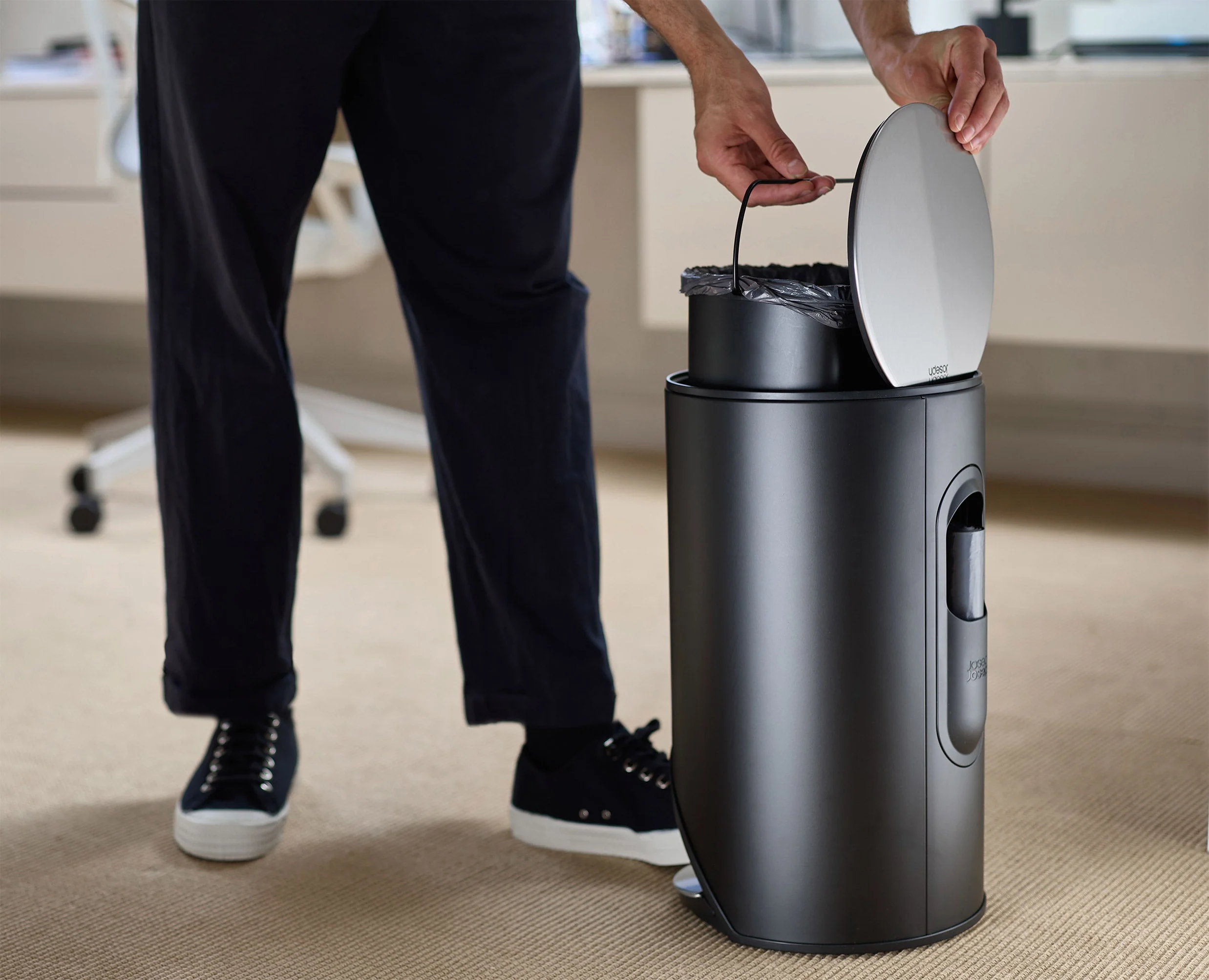 Arc™ 10L Easy-push Matt Black Pedal Bin Starter Set - Image 4