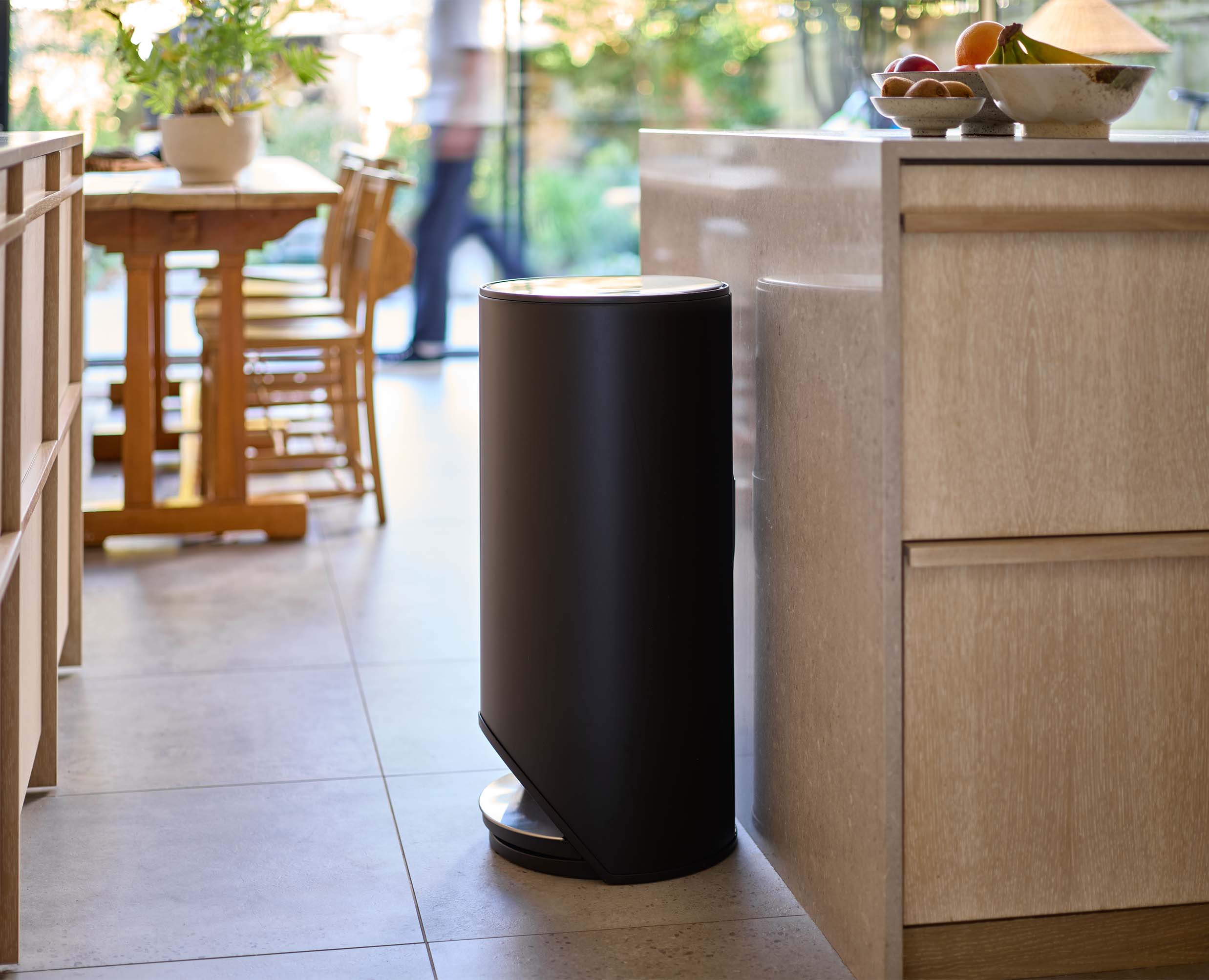 Arc™ 30L Easy-push Matt Black Pedal Bin - Image 3