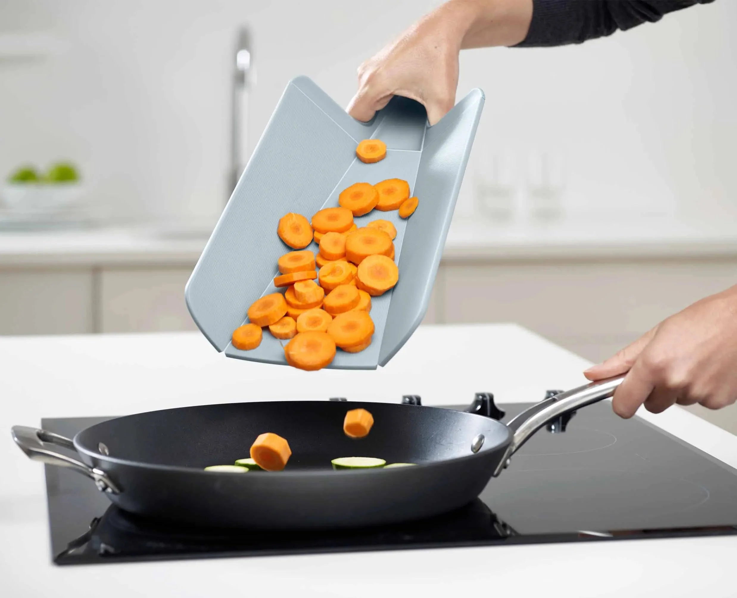 Chop2Pot™ Plus 2-piece Blue Chopping Board Set - Image 4