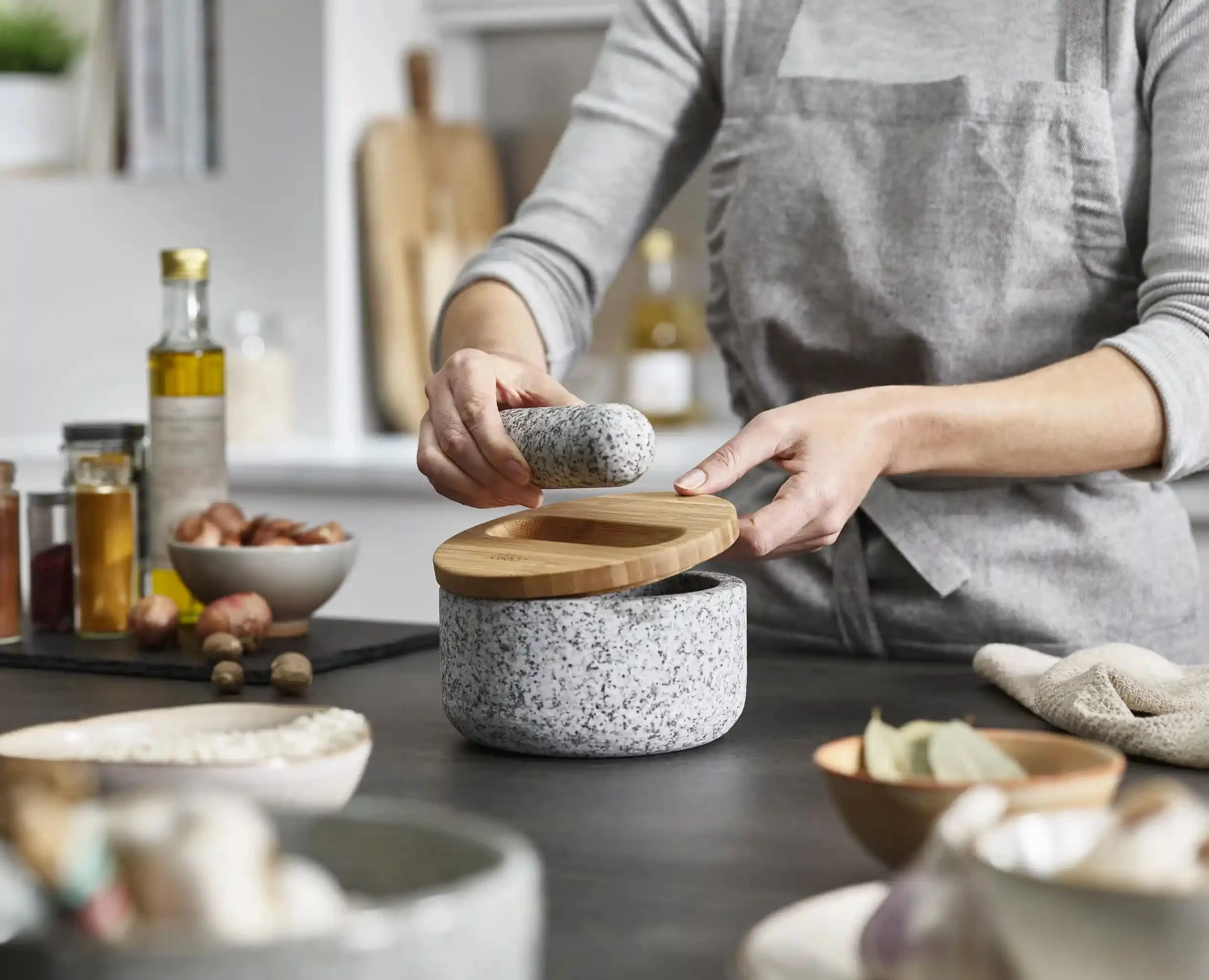 Dash™ Pestle & Mortar with Bamboo Lid - Image 4