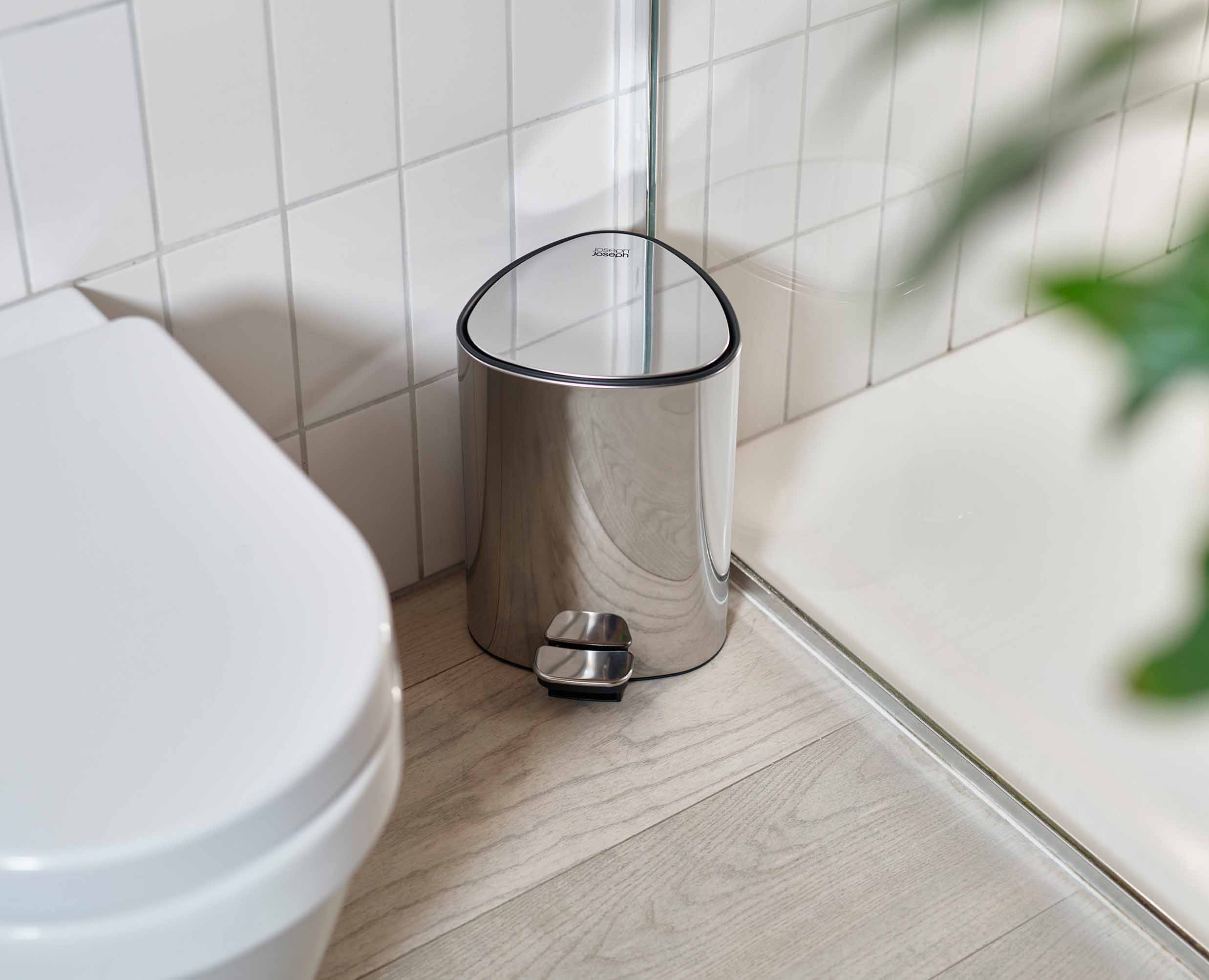 EasyStore™ Luxe 5L Stainless-steel Bathroom Pedal Bin - Image 3