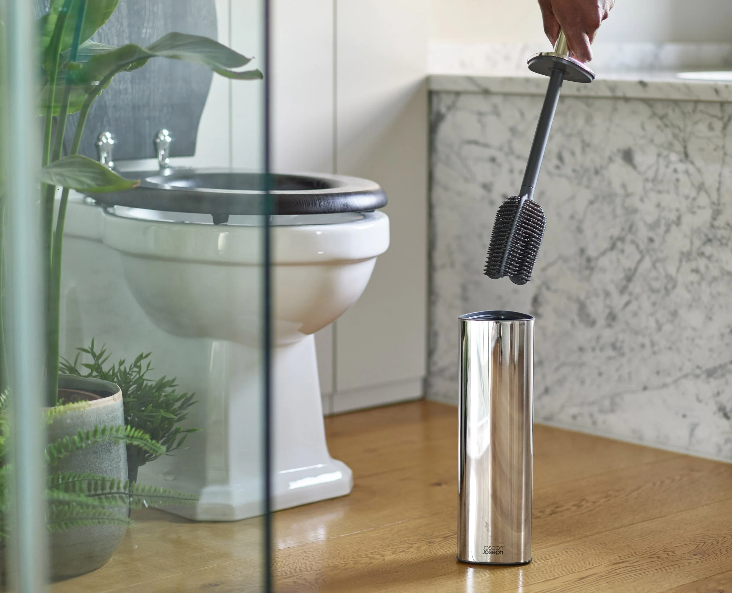 Flex™ 360 Luxe Toilet Brush with Stainless-steel Finish Starter Set - Image 2