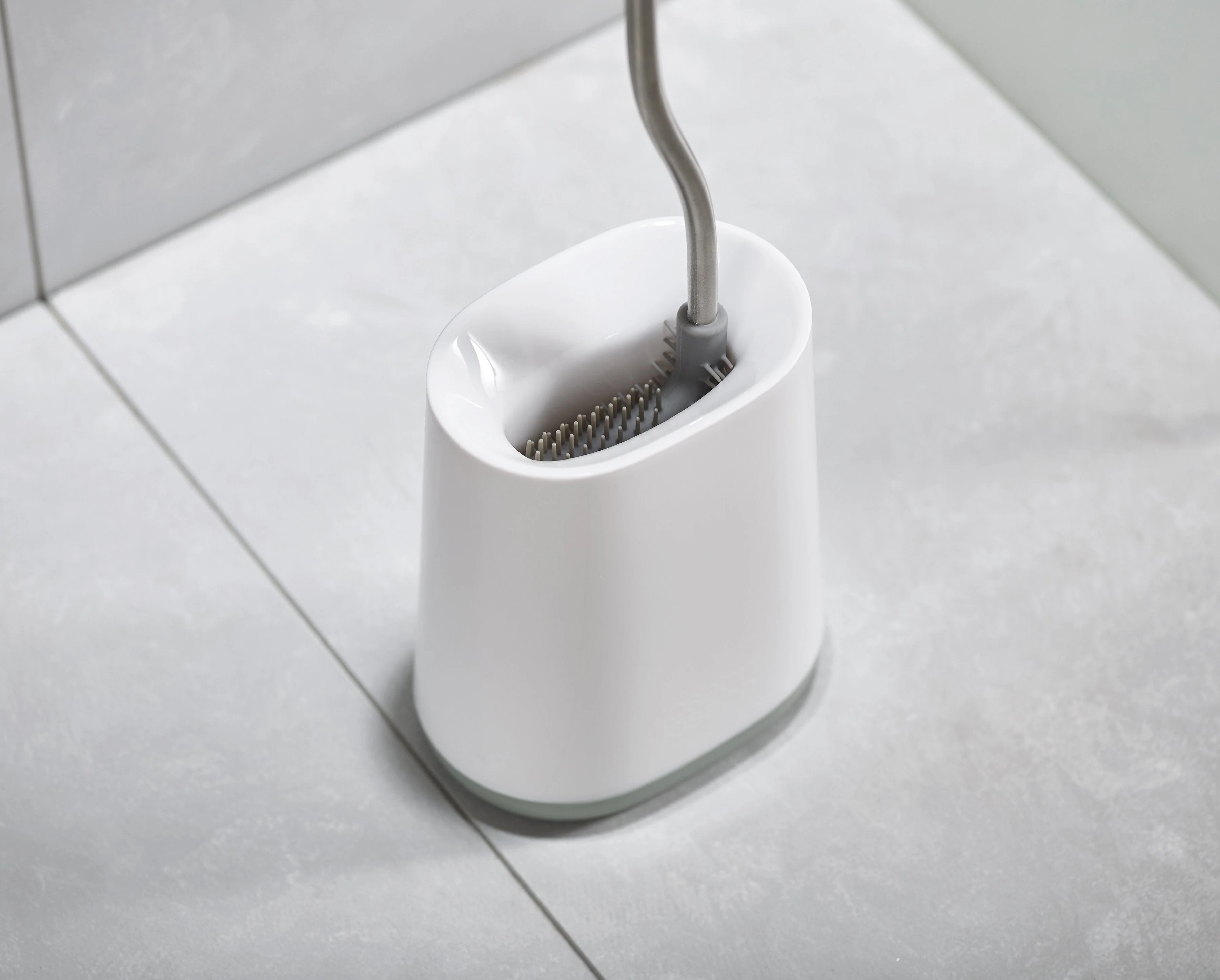 Flex™ Lite Pack of 2 Toilet Brushes - Image 3