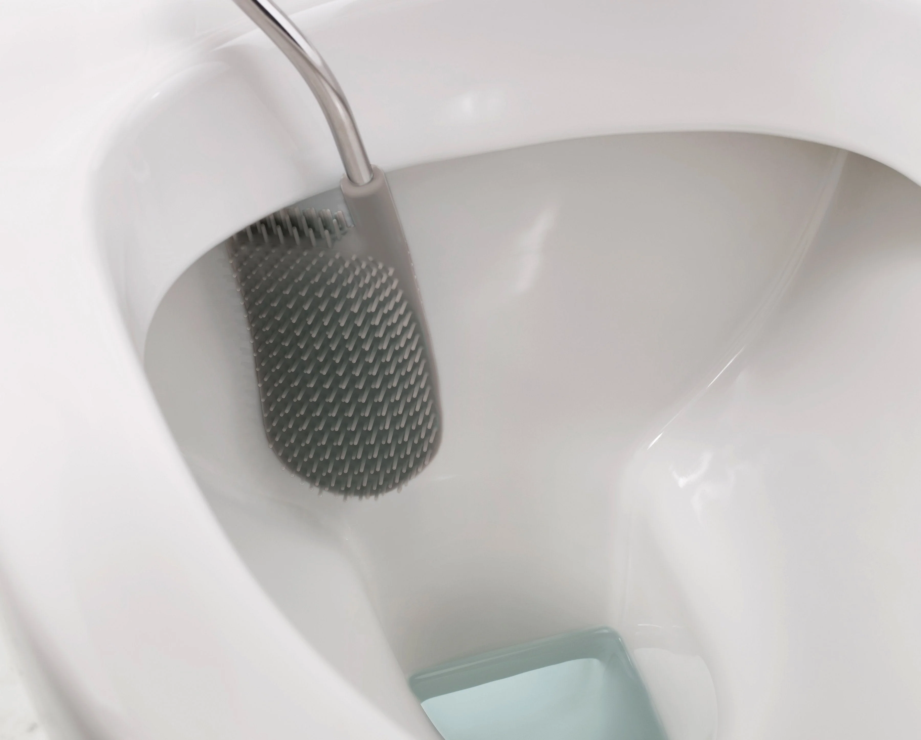 Flex™ Lite Pack of 2 Toilet Brushes - Image 4