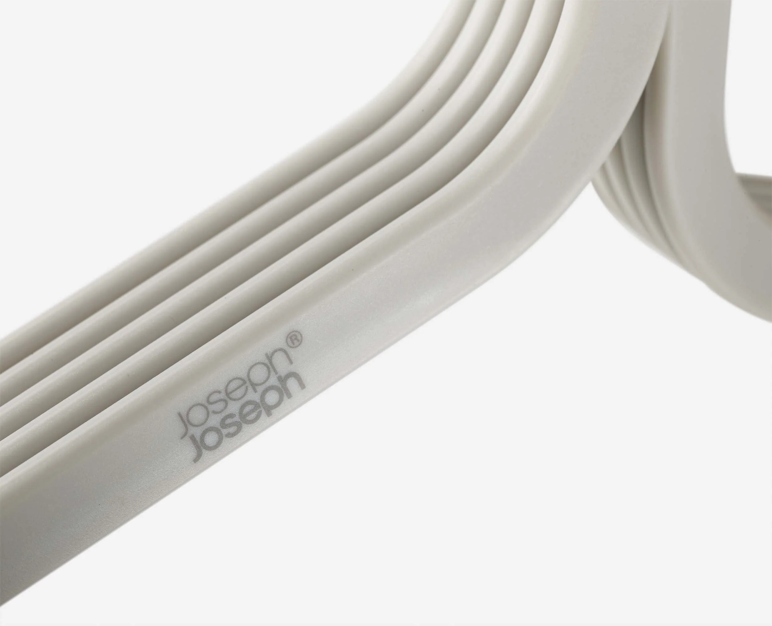 Orderly™ Set of 5 Anti-tangle Ecru Clothes Hangers - Image 7