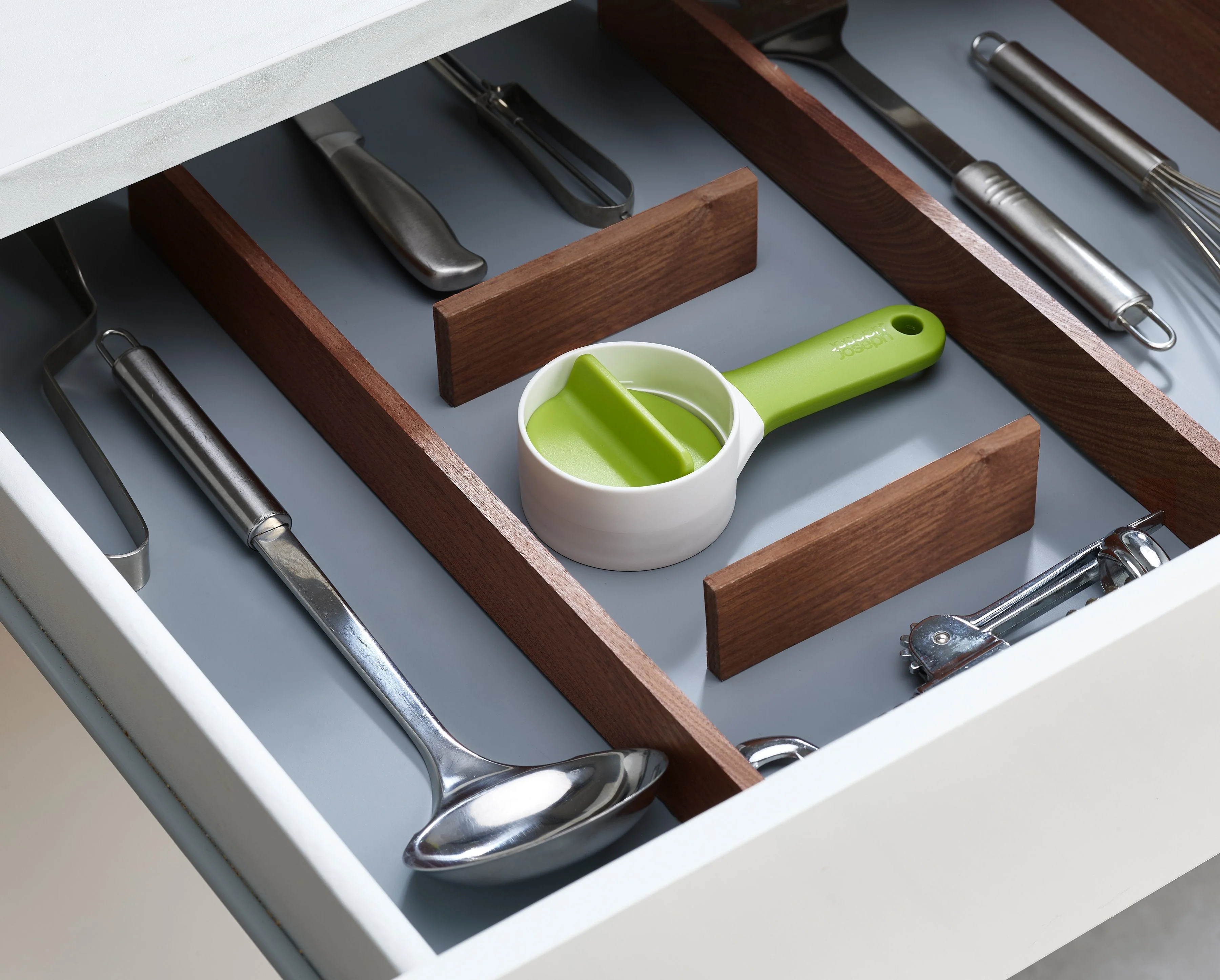 SpiroGo™ Compact Green Hand-held Spiralizer - Image 5